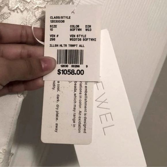 NWT David's Bridal JEWEL Illusion Halter Lace Wedding Dress in Soft White Sz. 10 - Picture 11 of 15